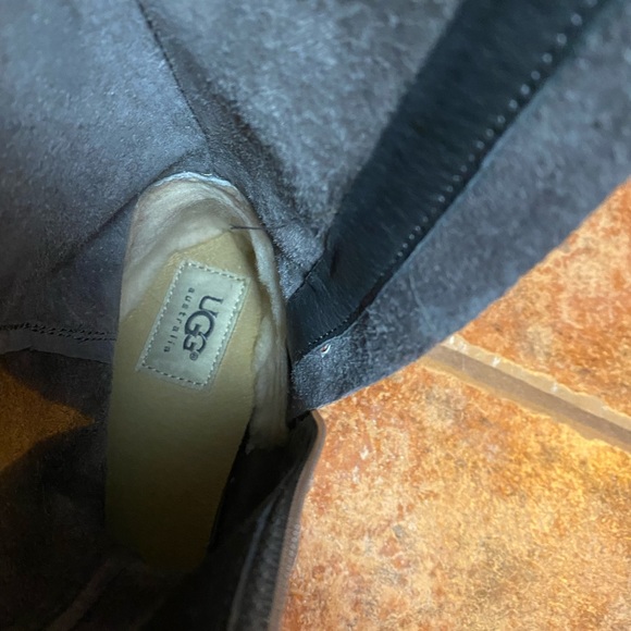 Like new! UGG W Mammoth Moccasin fringe Charcoal Gray suede knee high zip boots - Picture 8 of 11